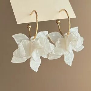 NWOT Elegant White Floral Hoop Earrings